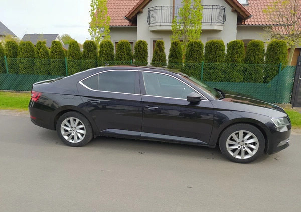 Skoda Superb cena 57900 przebieg: 145000, rok produkcji 2019 z Miłakowo małe 121